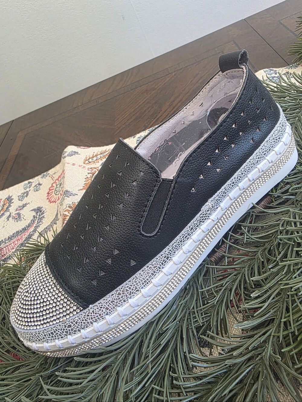 bernie mev. Women's TW 187 Slip-on in Black